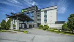 Stay at the Holiday Inn Express & Suites Saint-Hyacinthe