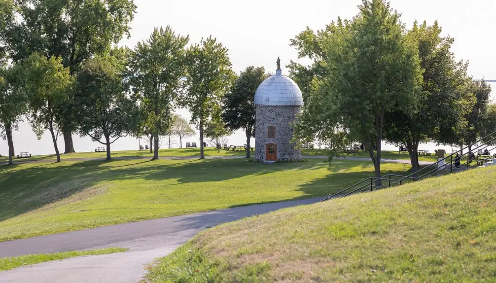 Manoir D'Youville Hotel