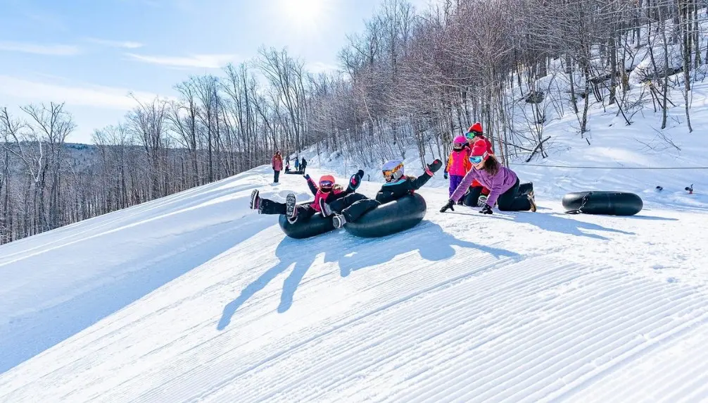 Snow tubing Park - Sommet Saint-Sauveur