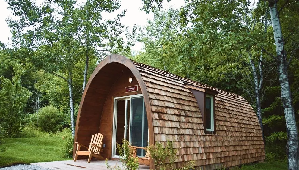 Parc Omega: accommodation in communion with nature