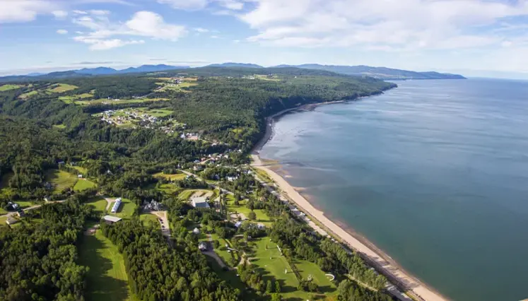 Baie de l’Isle-aux-Coudres Beach in Charlevoix