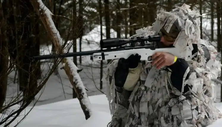 Paintball Fort Ouest: Strategic Game in the Snow